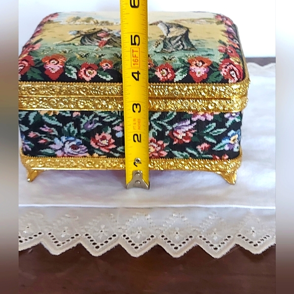 Tapestry Jewelry Box, Musical Jewelry Box - Picture 11 of 11